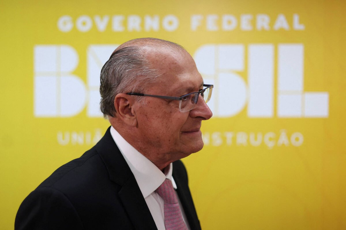 Brasil libera entrada de chineses sem visto até dezembro -