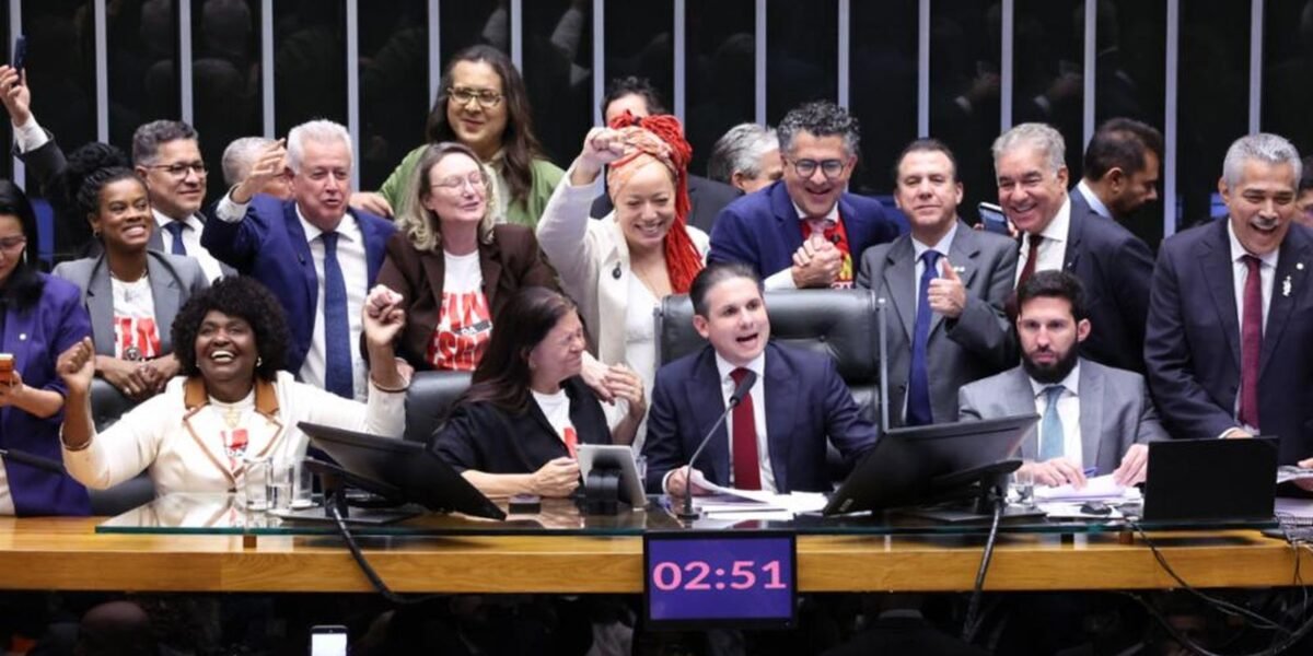 Câmara aprova, em dois turnos, a PEC pelo fim da