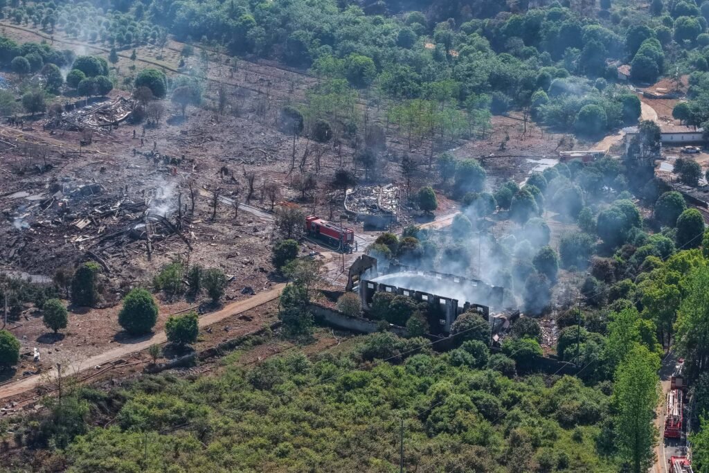 China registra 37 mortos em explosão de fábrica de fogos