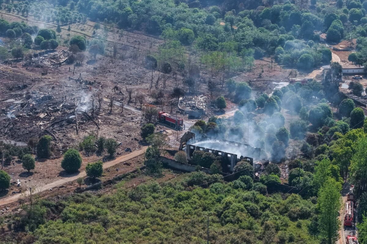 China registra 37 mortos em explosão de fábrica de fogos