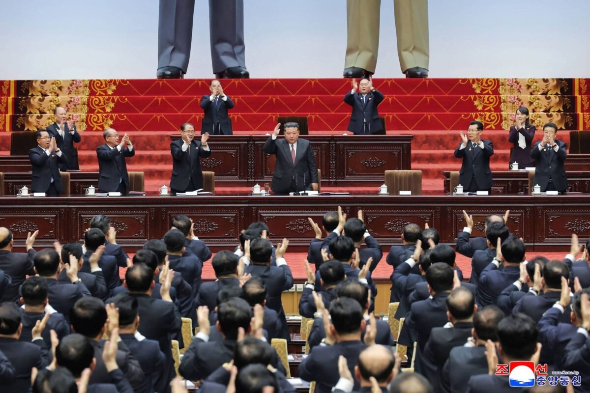 Coreia do Norte exlui referências à unificação com Sul -