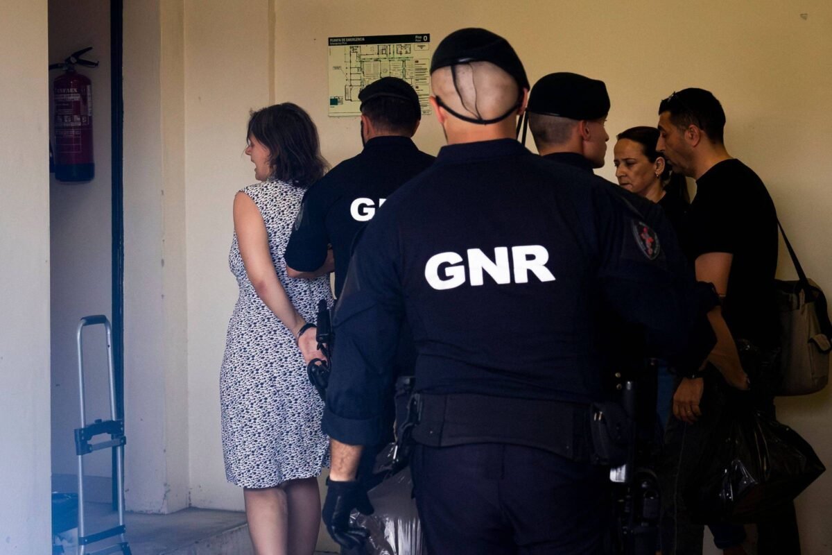 Crianças francesas são abandonadas em Portugal - 22/05/2026 - Mundo
