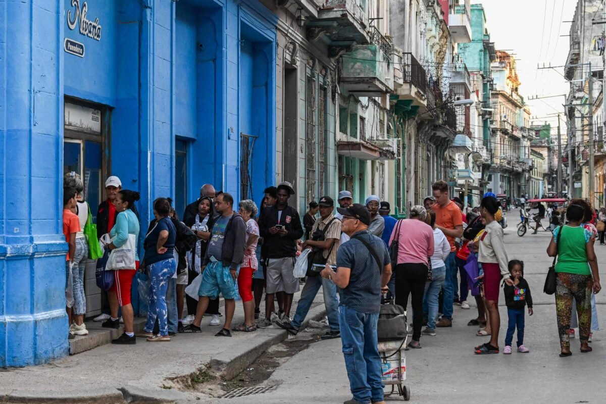Cuba: EUA impõem novas sanções, e México envia ajuda -
