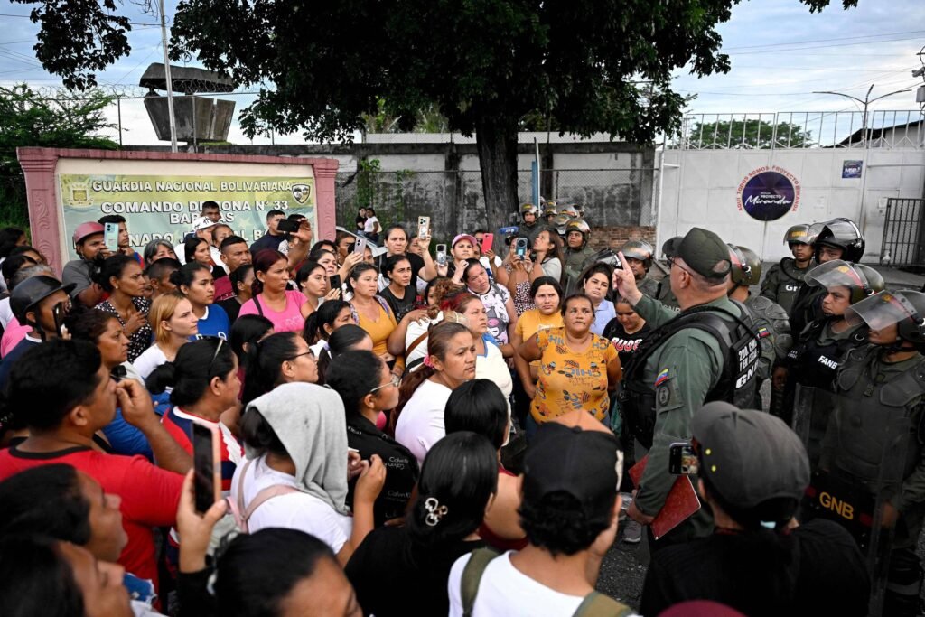 Detentos assumem controle de prisão na Venezuela - 25/05/2026 -