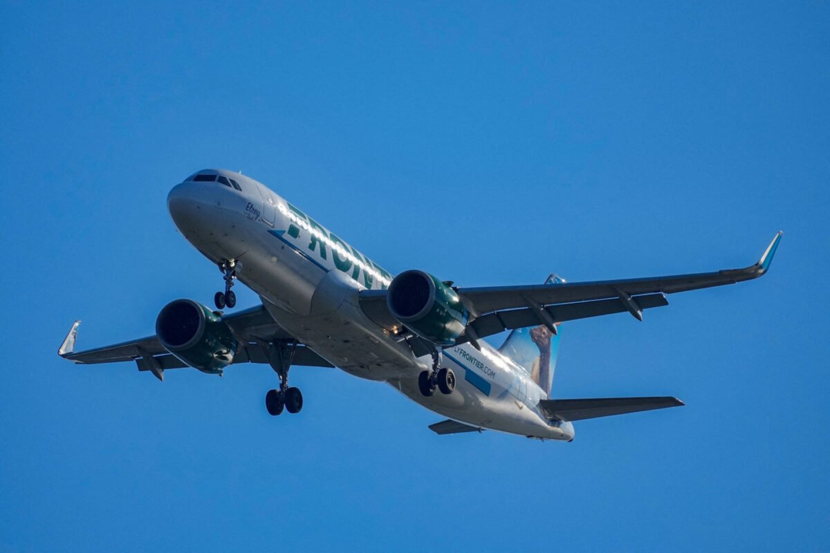 EUA: Avião atropela pessoa na pista de aeroporto - 09/05/2026