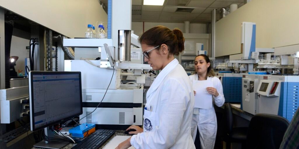 Iniciativas tentam facilitar acesso e permanência de mães na ciência