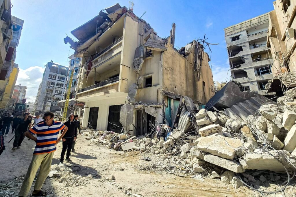 Israel volta a atacar o Líbano um dia após acordar