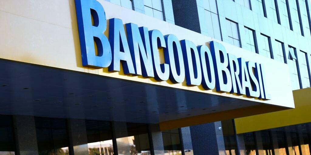 Lucro do Banco do Brasil cai 54% com avanço da