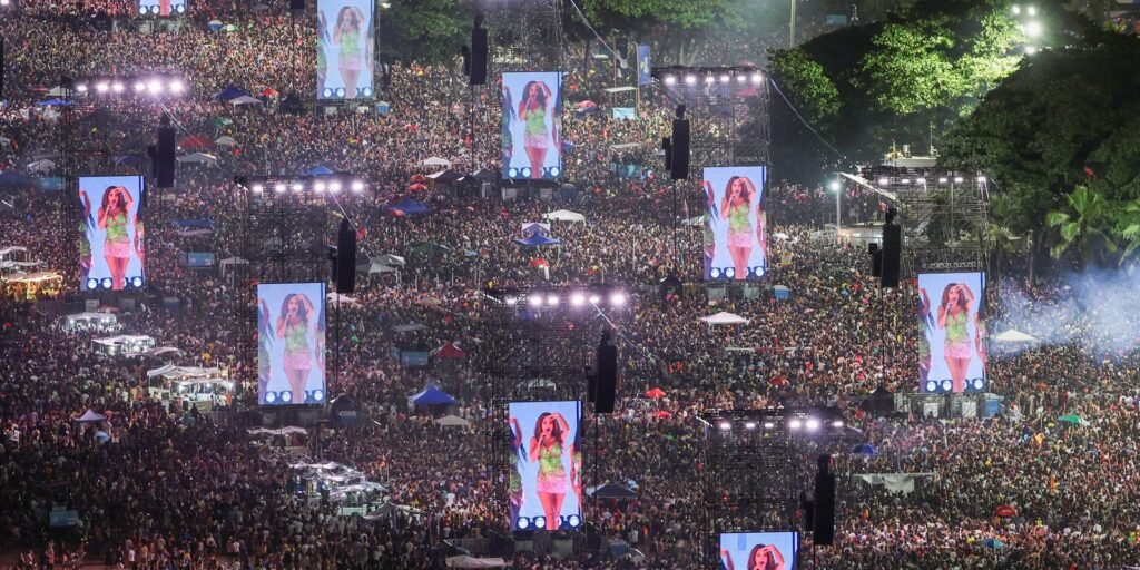 Mais de 2 milhões de pessoas assistem ao show de