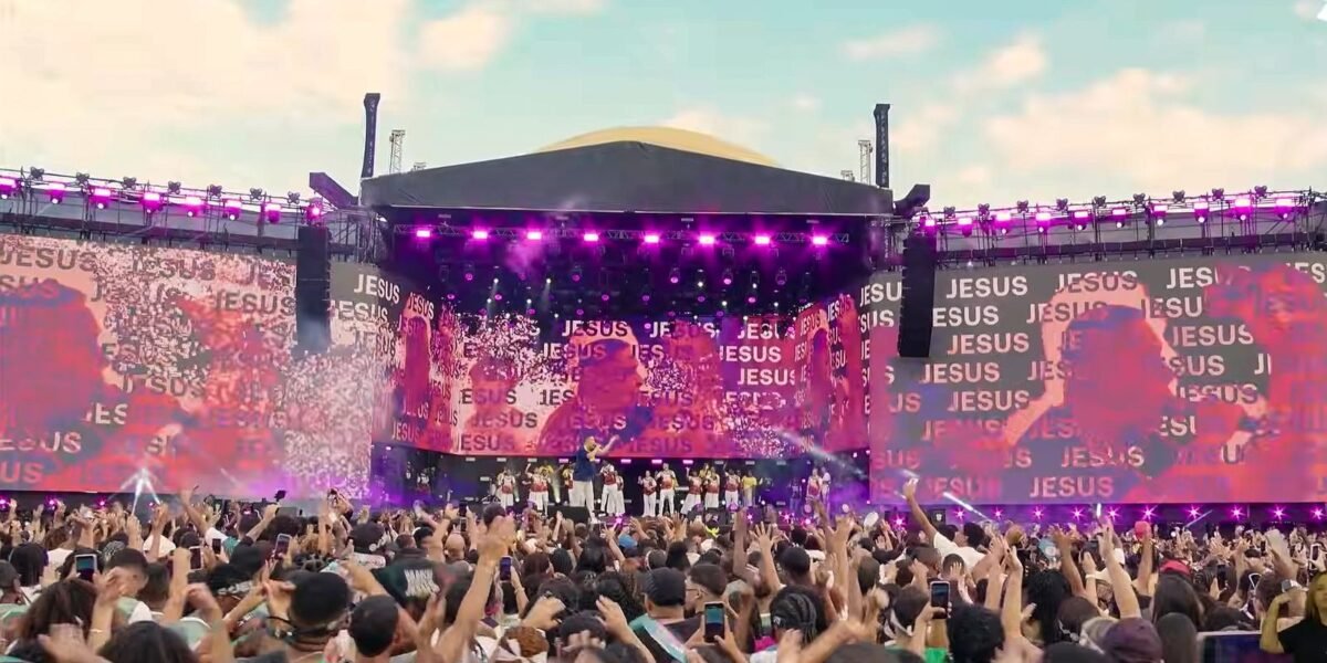 Marcha para Jesus reúne milhares de fiéis no centro do