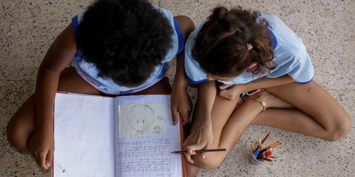 Metade dos estudantes não vê debate antirracista na escola, diz
