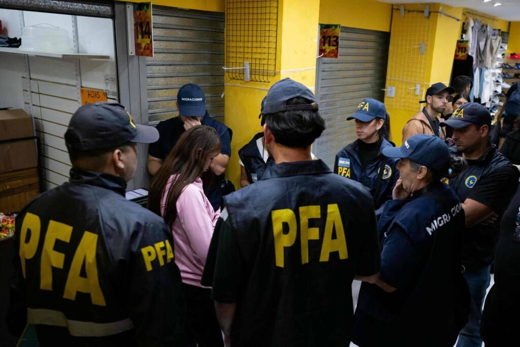 Milei adota política contra migrante irregular e gera medo -