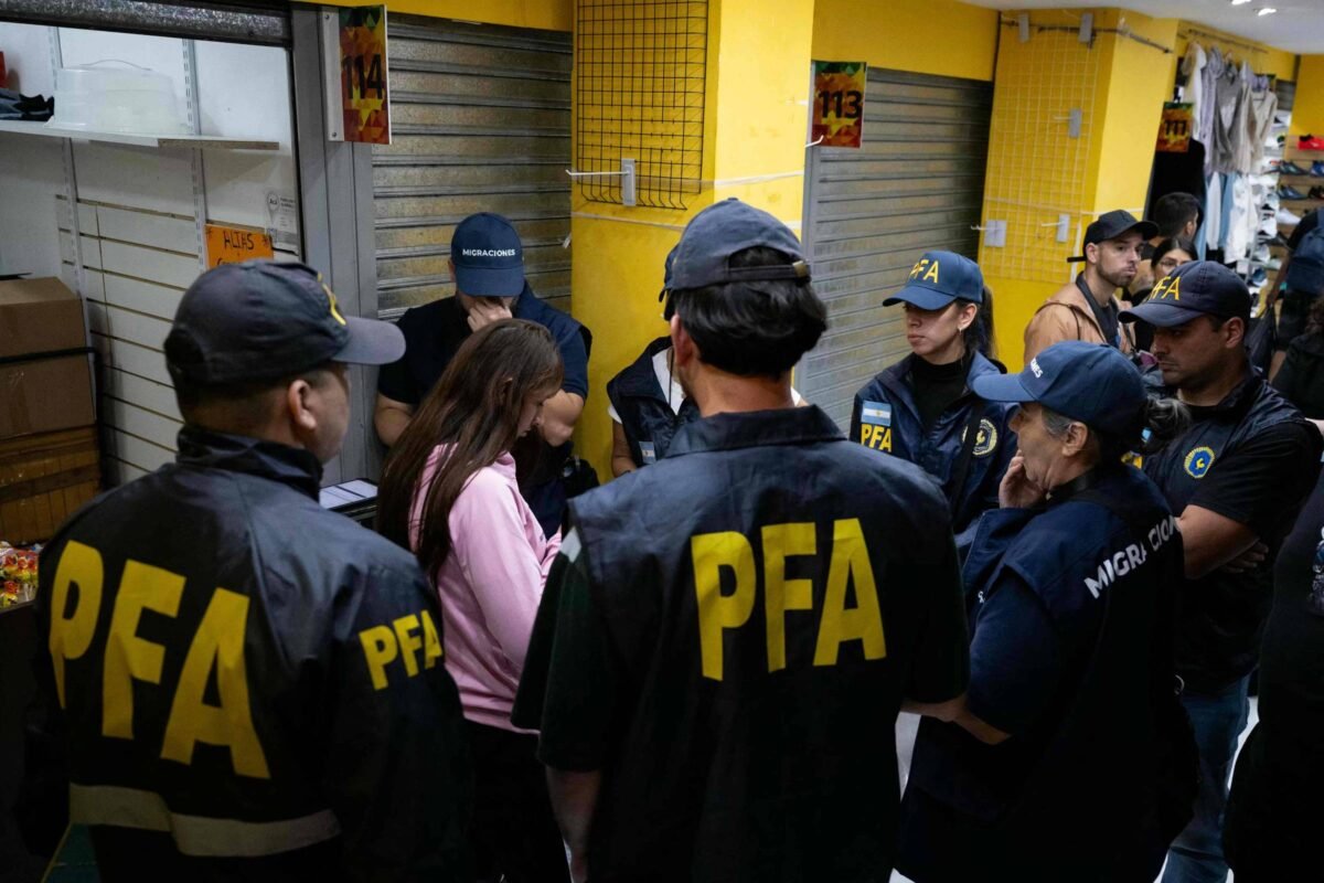 Milei adota política contra migrante irregular e gera medo -