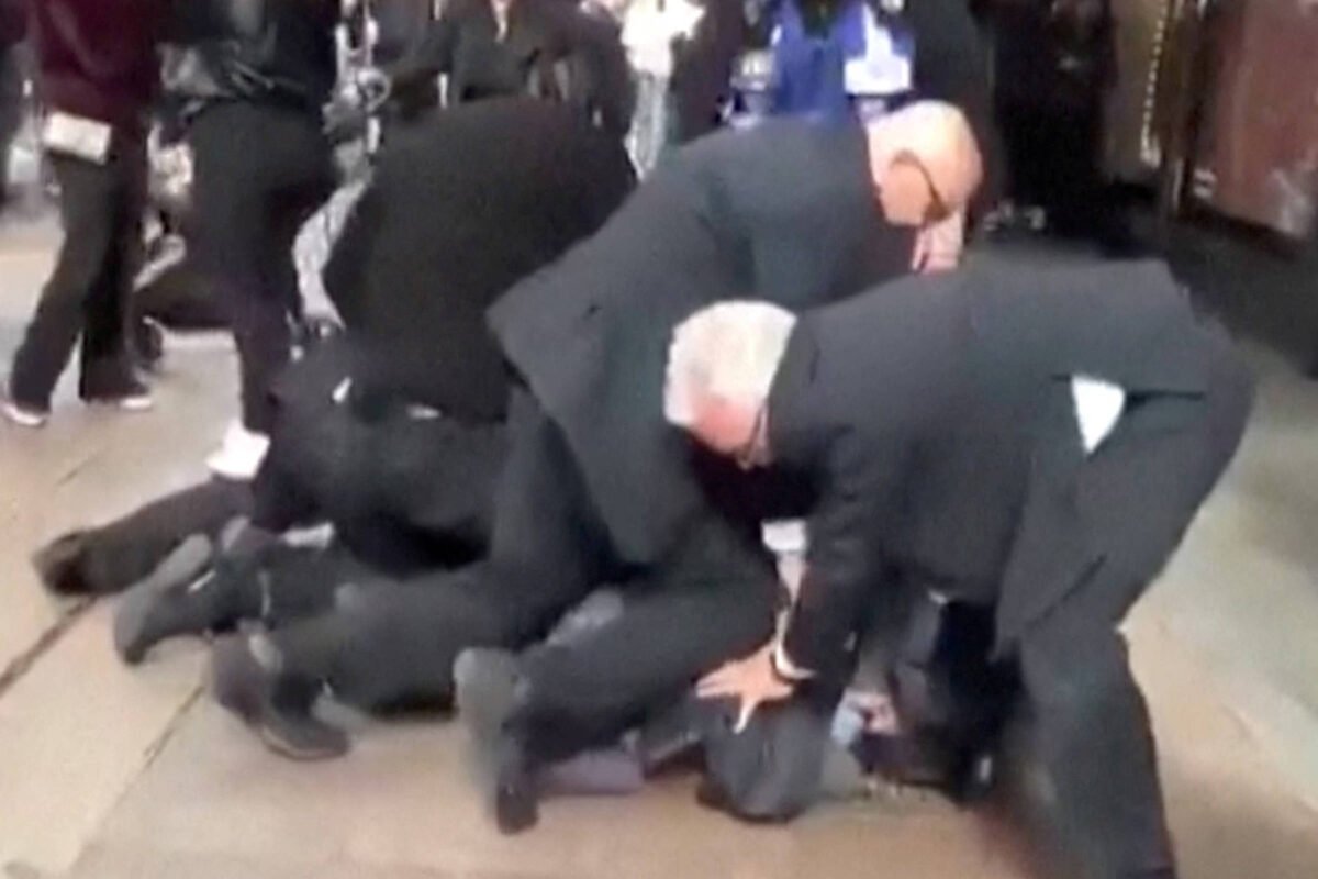 Morte de congolês em abordagem gera protestos em Dublin -