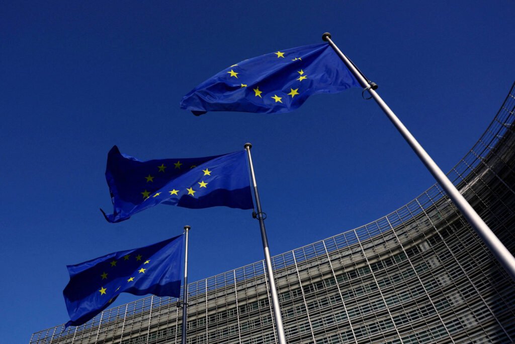 Número de brasileiros repatriados da UE dobra em um ano
