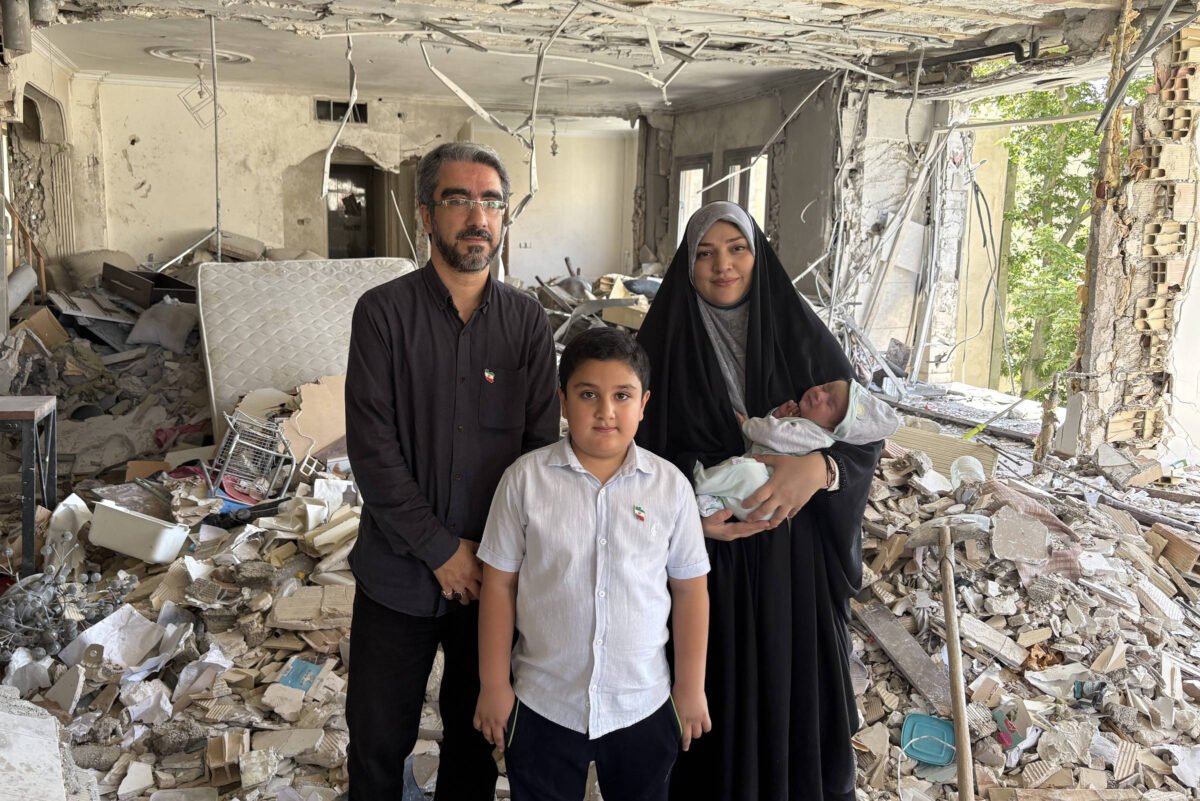 Perdemos tudo, mas vamos resistir, diz família de Teerã -