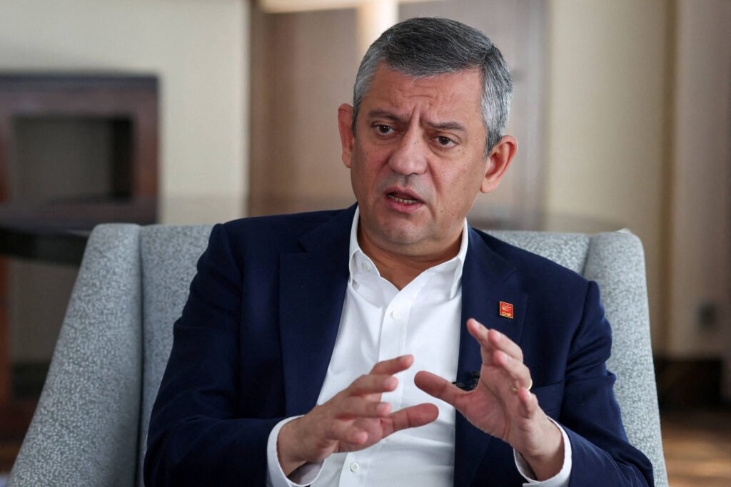 Polícia da Turquia expulsa líder de partido opositor - 24/05/2026