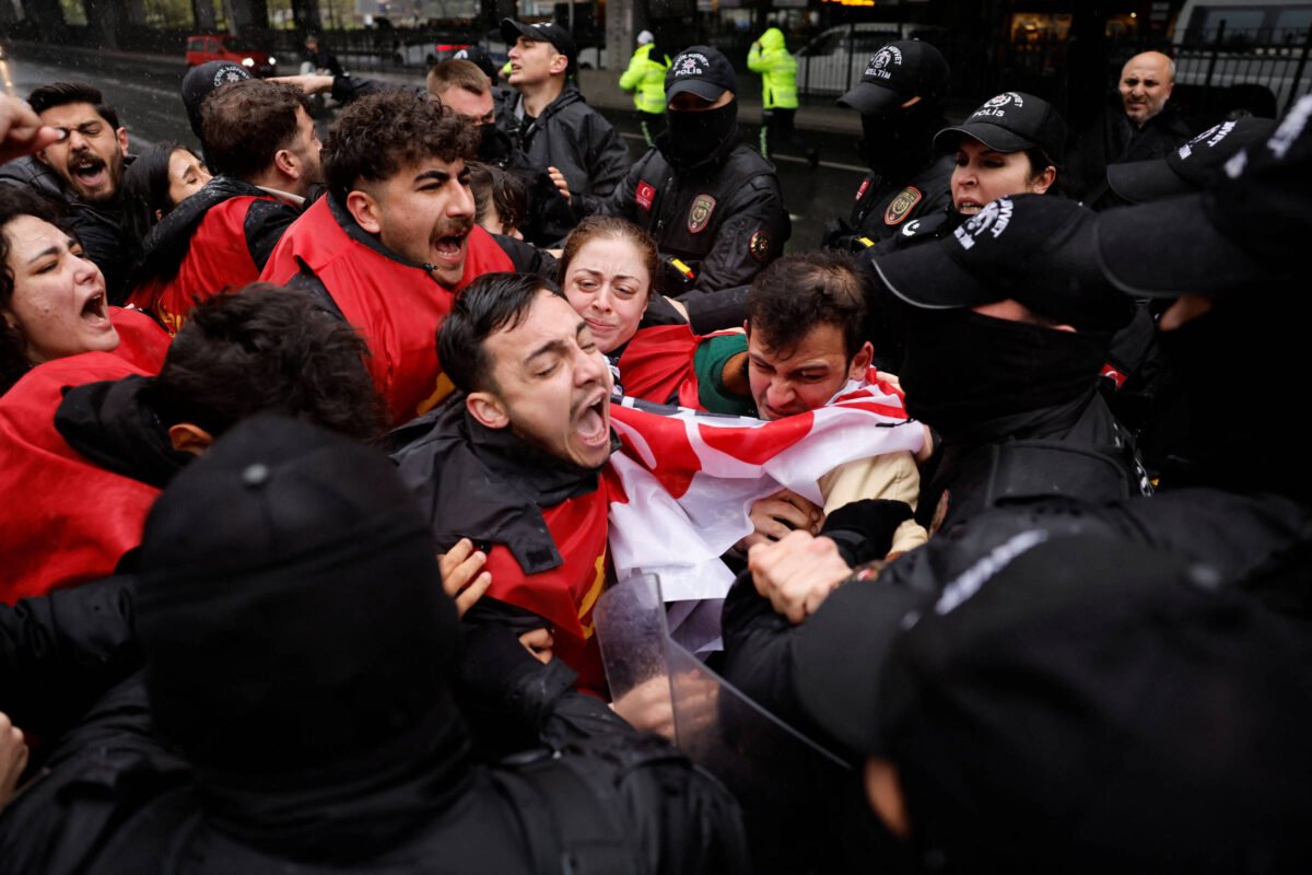 Polícia turca prende manifestantes em atos do 1º de Maio