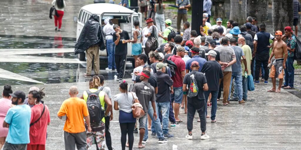 População em situação de rua passa de 388 mil em