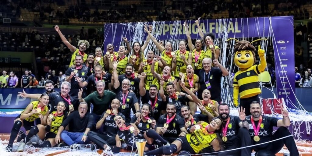 Praia Clube bate Minas e fatura título da Superliga Feminina
