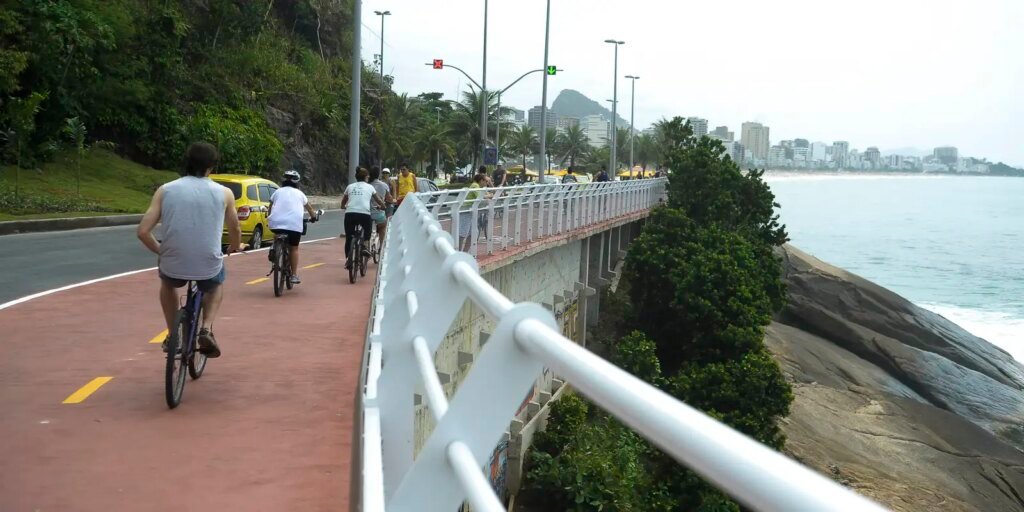 Prefeitura do Rio fecha Ciclovia Tim Maia após ondas de