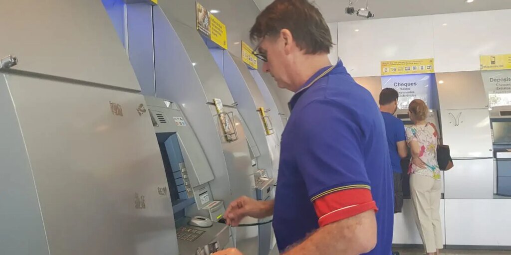 Receita paga nesta sexta maior lote de restituição do IR