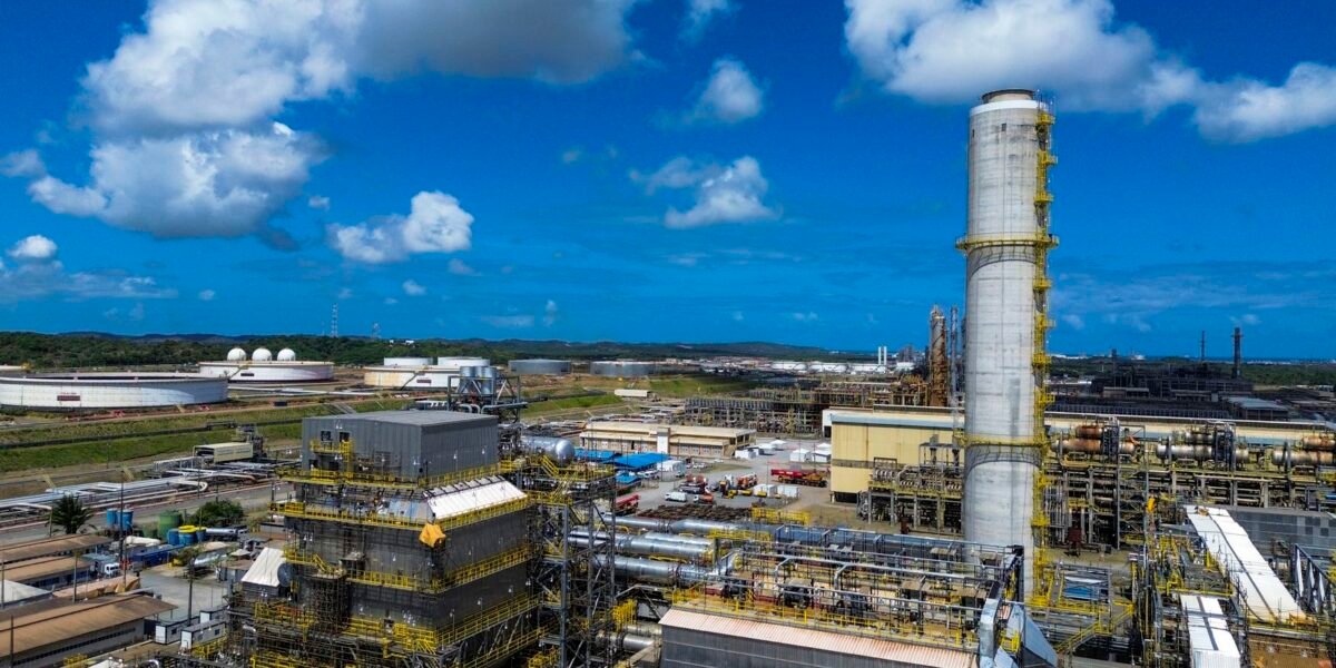 Refinarias da Petrobras operam com mais de 100% de capacidade;