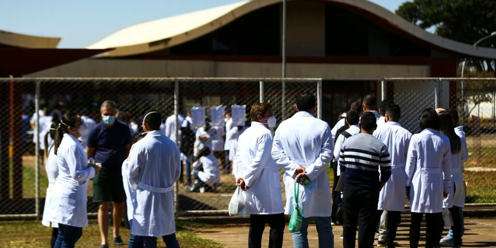 Revalida 2026/1: nota de corte da primeira fase é de