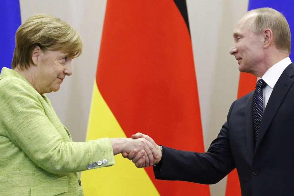 UE avalia enviar Merkel ou Draghi para falar com Putin