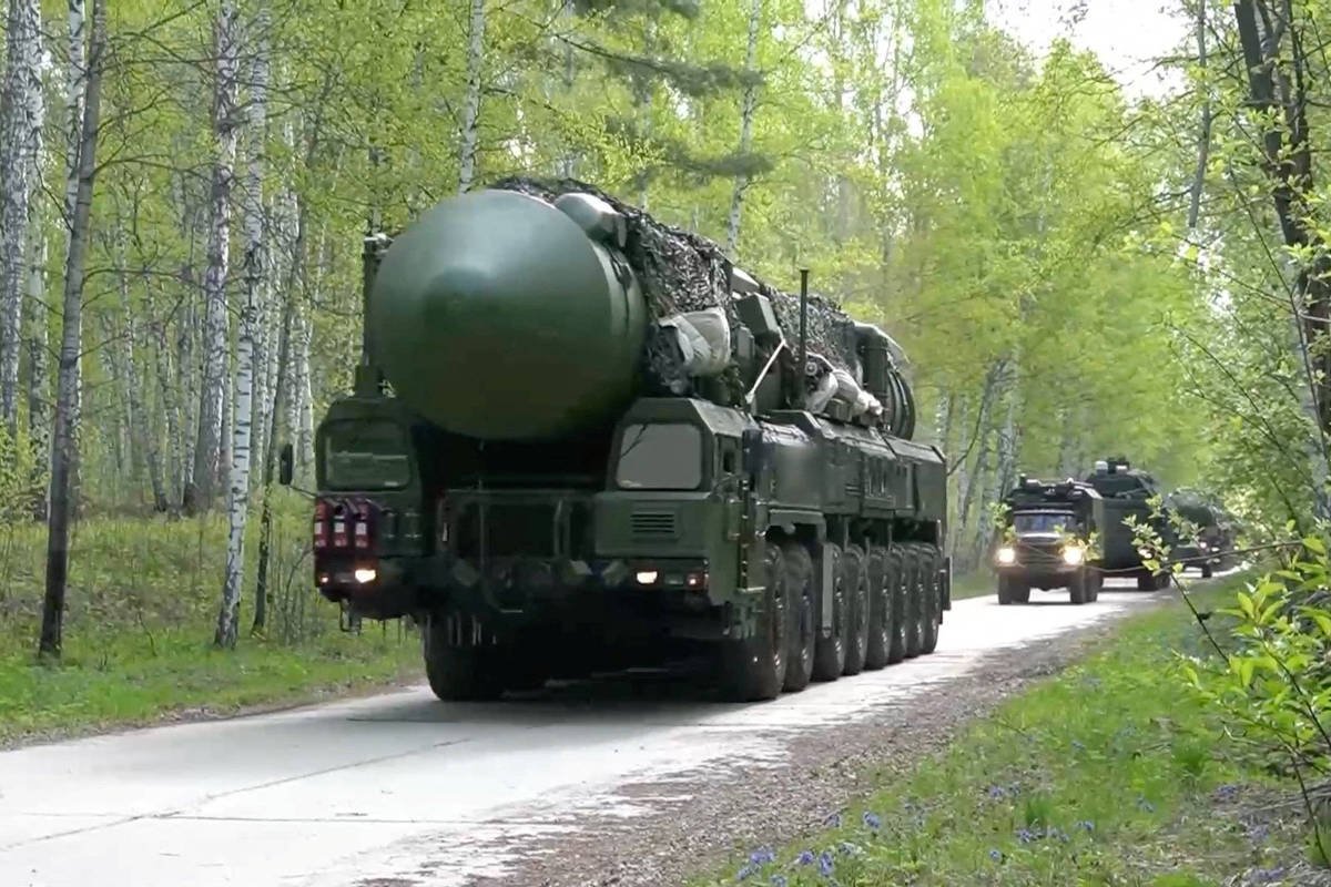 Vídeo: Rússia faz ameaça nuclear, e EUA testam míssil -