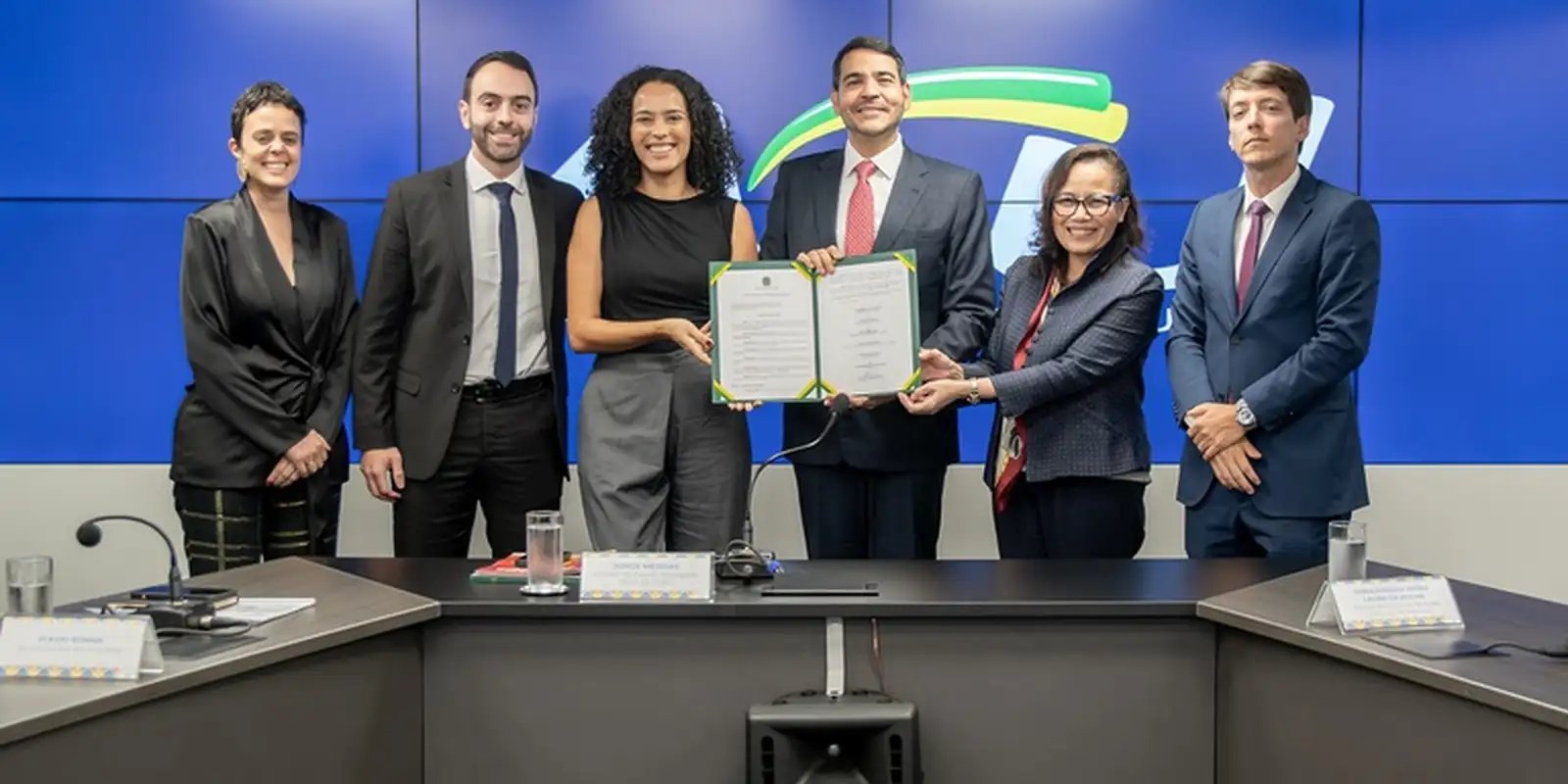AGU garante posse de servidora exonerada do Itamaraty por banca