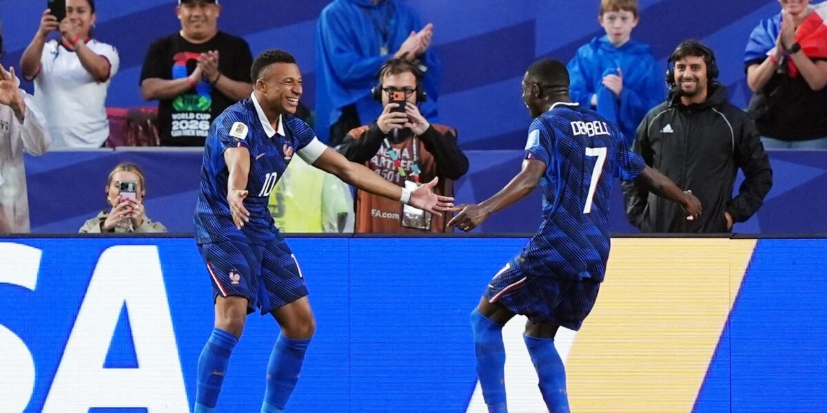 Depois de chuva e pausa, França de Mbappé não dá
