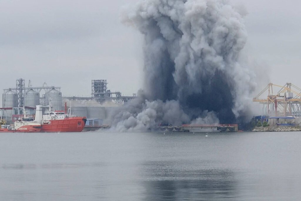 Drone ucraniano explode em porto da Romênia - 05/06/2026 -