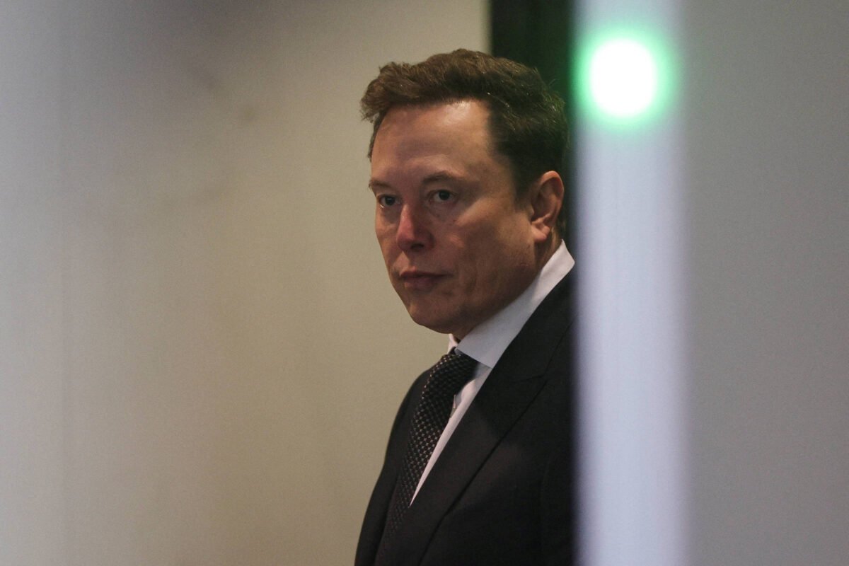 Elon Musk desvia foco da SpaceX para o Reino Unido