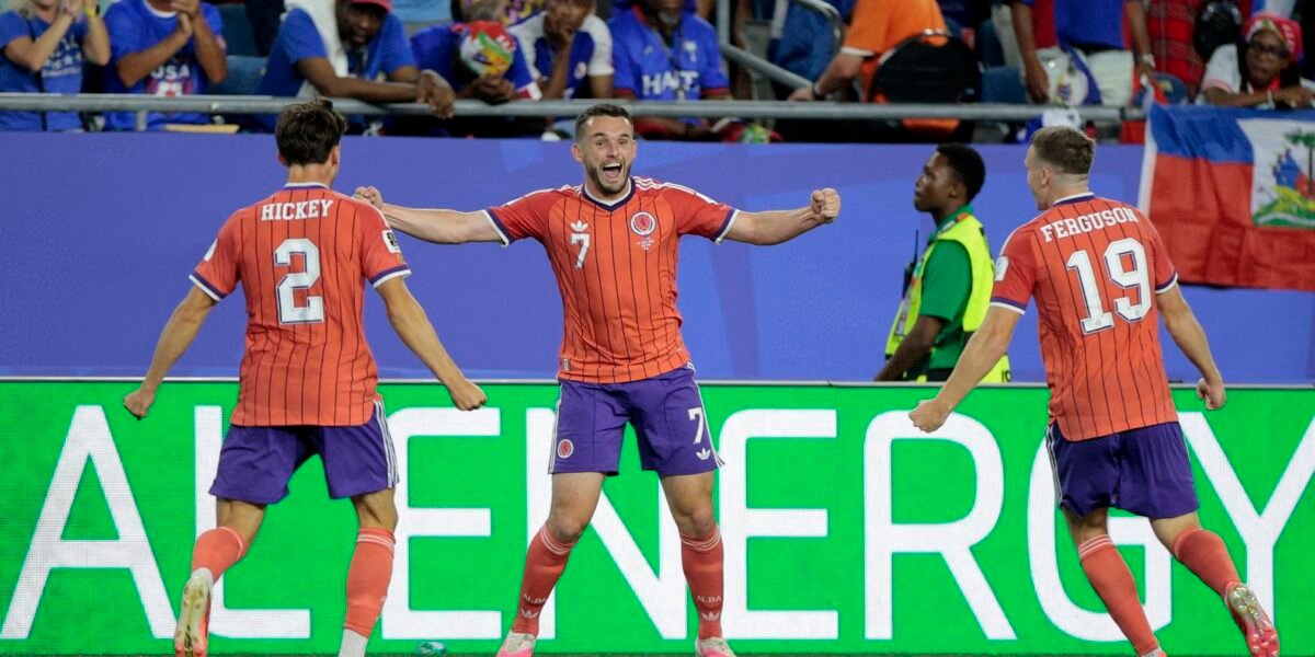 Escócia vence Haiti e vira líder do grupo do Brasil