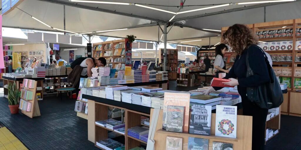 Feira do Livro de SP terá participação de diretor da