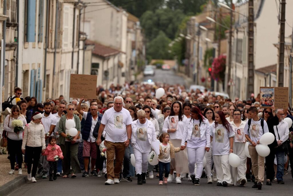 França: Morte de menina é arma política a 1 ano