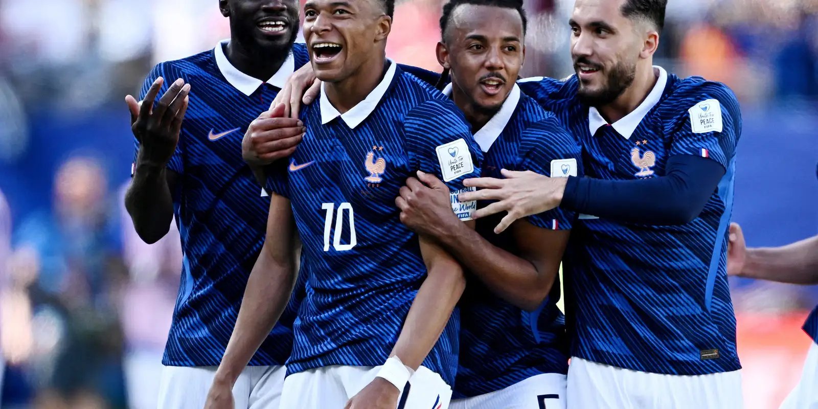 França vence Senegal por 3 a 1 na estreia do