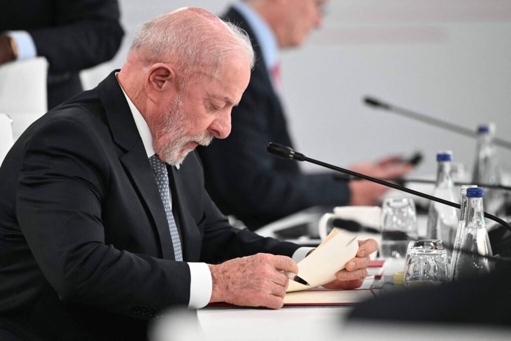 G7 encerra cúpula de Évian com adesão parcial do Brasil