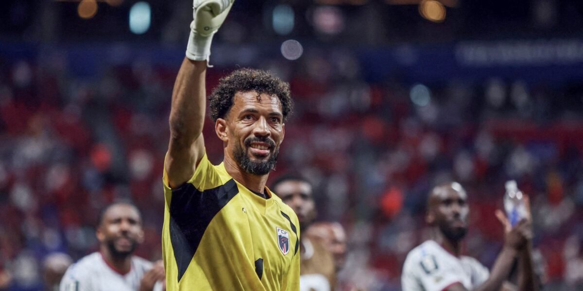 Goleiro Vozinha brilha contra a Espanha e vira destaque na