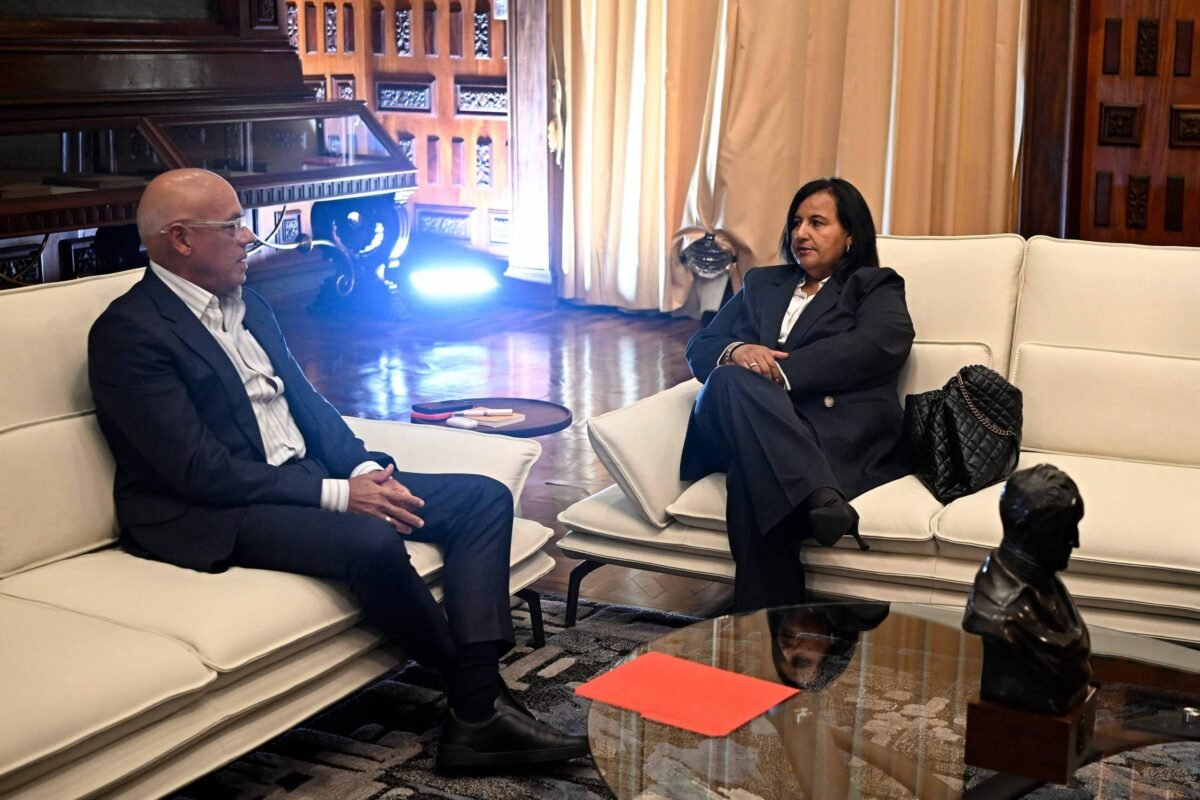 Governo interino da Venezuela e oposição se reúnem - 19/06/2026