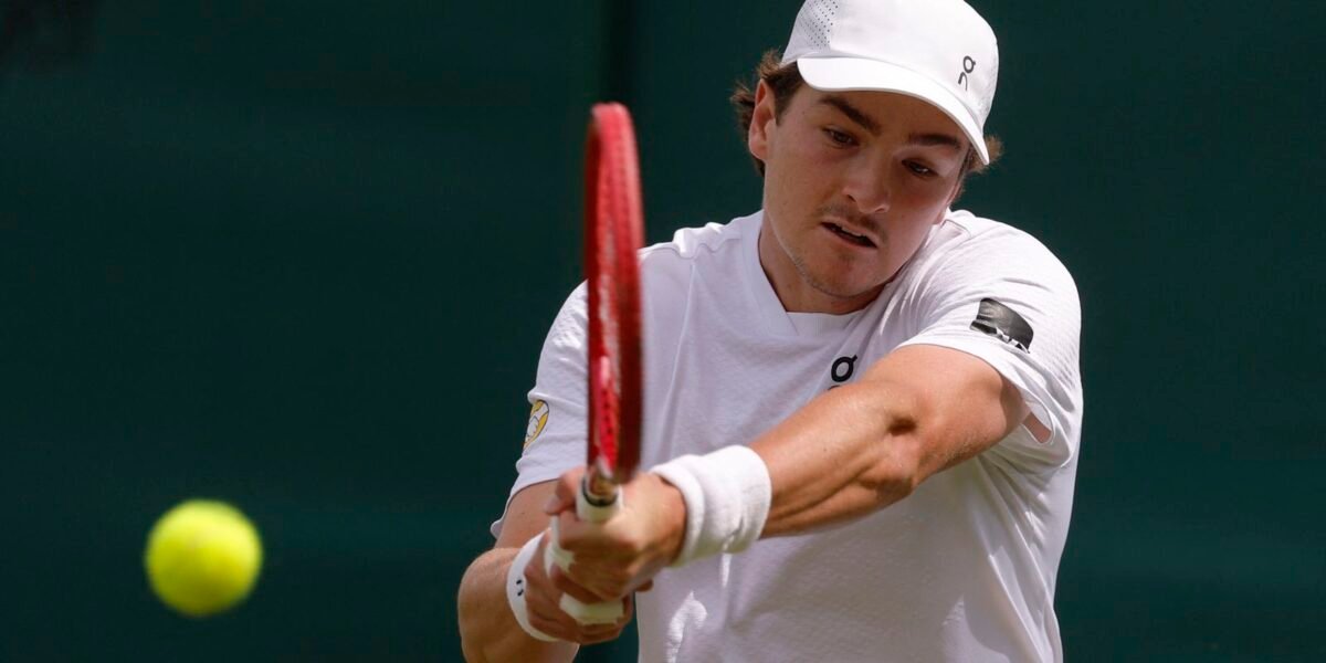 João Fonseca estreia em Wimbledon com 3 a 0 sobre