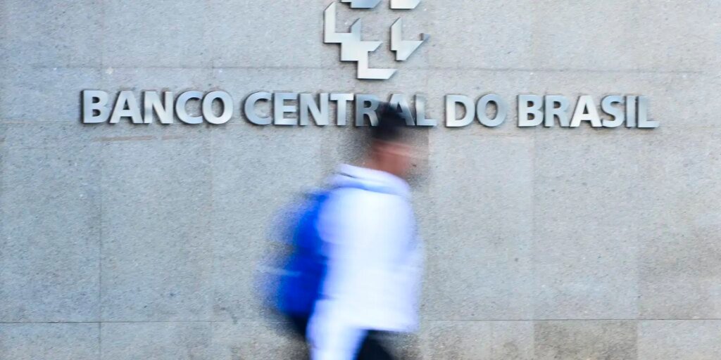 Mercado eleva projeção de inflação e vê Selic em 14%