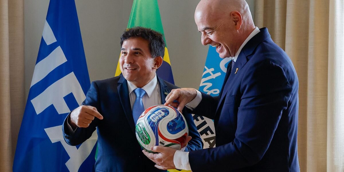 Ministro do Esporte entrega marco regulatório da Copa Feminina à