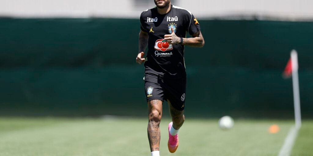 Para "otimizar" recuperação, Neymar está fora do jogo contra o
