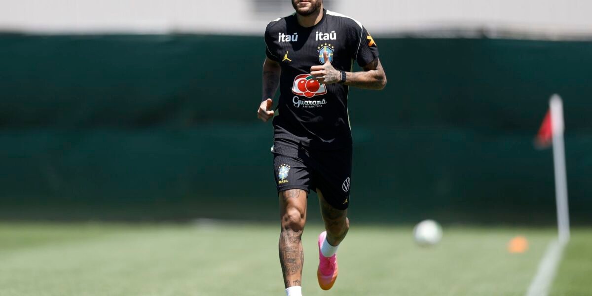 Para "otimizar" recuperação, Neymar está fora do jogo contra o