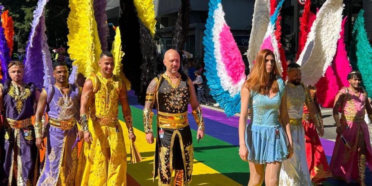 Parada do Orgulho LGBT+ leva cores e vibração à Avenida