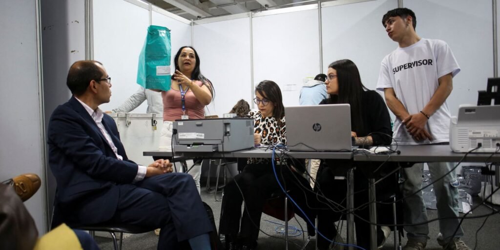 Presidente Petro denuncia fraude contra o voto na eleição da
