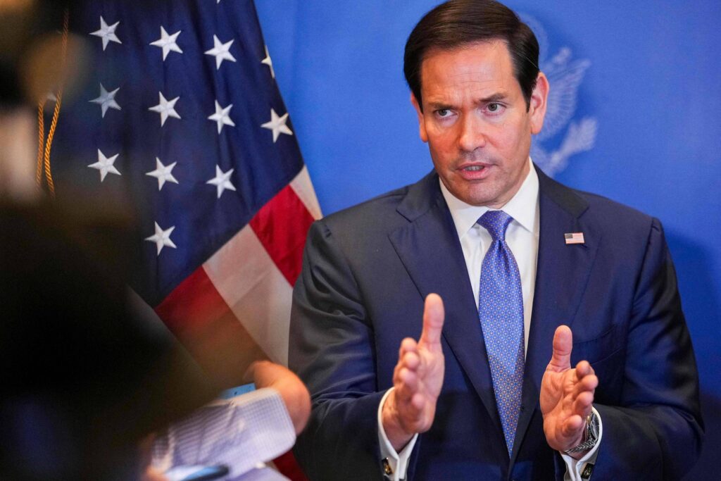 Rubio fala com Delcy e vai enviar equipes para Venezuela