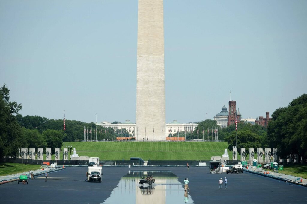 Trump anuncia calçadão com seu nome no Lincoln Memorial -